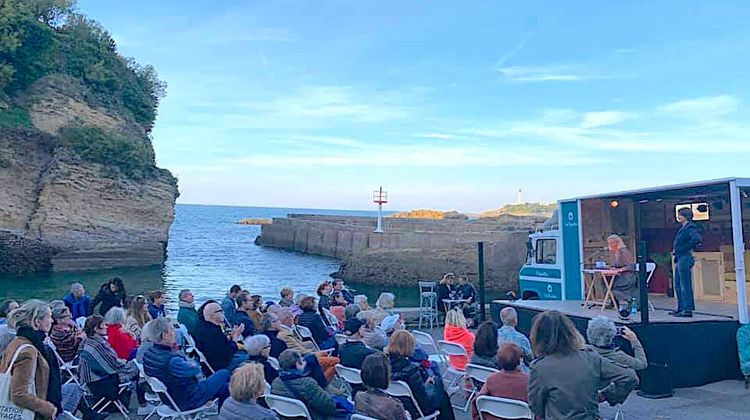 VOYAGES - Une Invitation qui fait vibrer littérature et musique à Biarritz